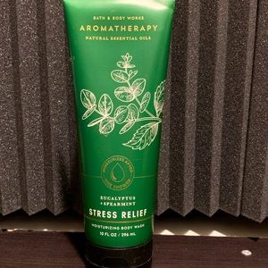 Bath & Body Works Aromatherapy Stress Relief Body Wash- Eucalyptus & Spearmint